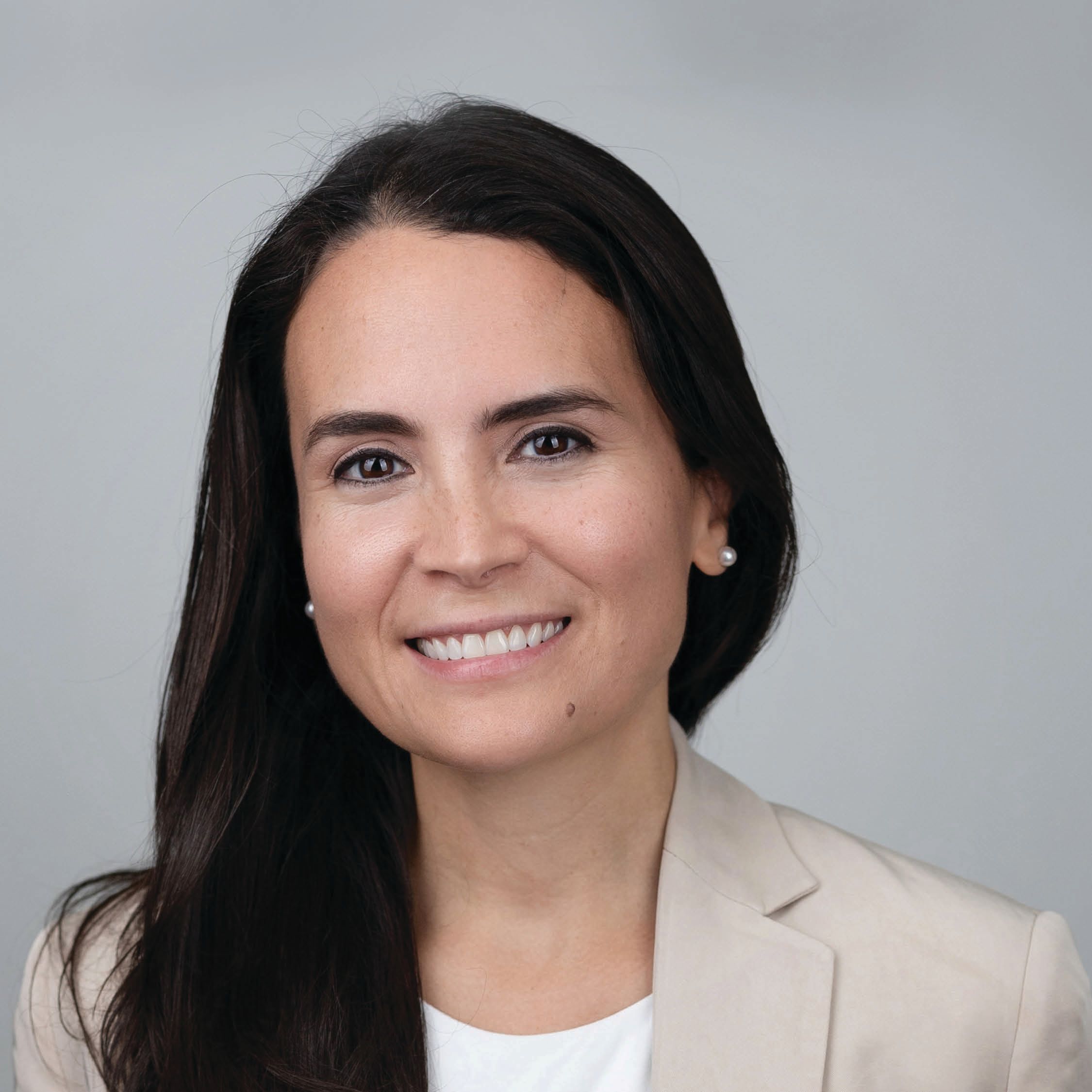 Headshot of Gilda Perez-Alvarado '02.